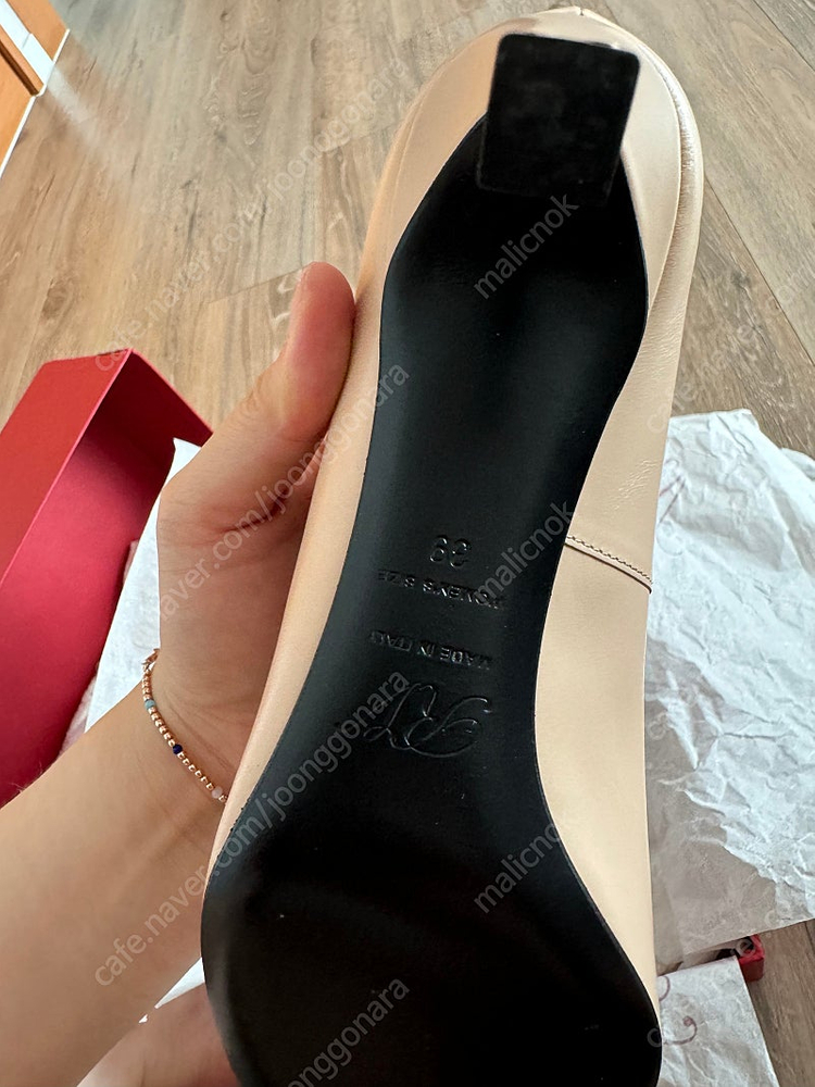 로저비비에 트럼펫 7cm 누드 39사이즈 이미지