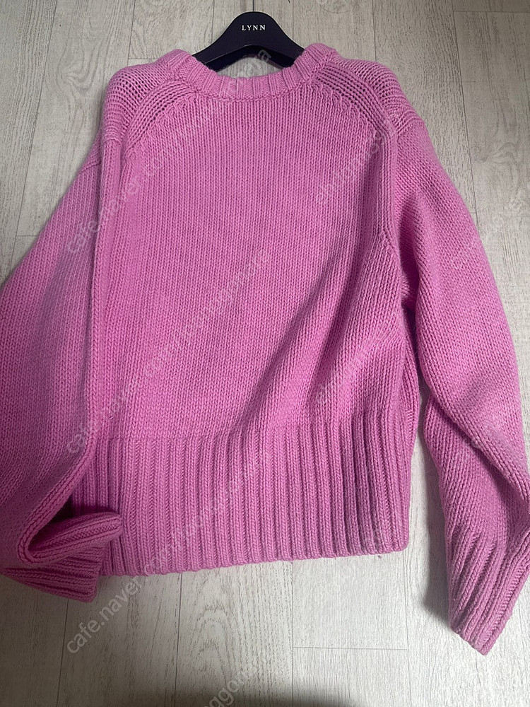 코스 M니트 판매합니다--1