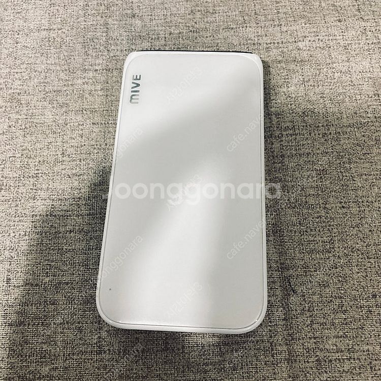 스타일 폴더 화이트 32G 24년10월개통 초S급 7만...--1