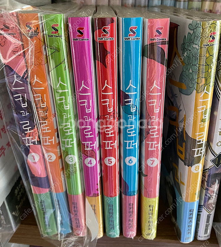 스킵과 로퍼 1-9권 초판 + 굿즈 미개봉 세트 팔아요--0