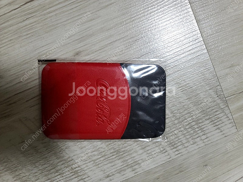 맥도날드 코카콜라 콜라보 카드지갑입니다--0