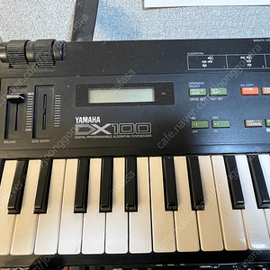 Yamaha DX100 야마하 빈티지 신디사이저 판매합니다.