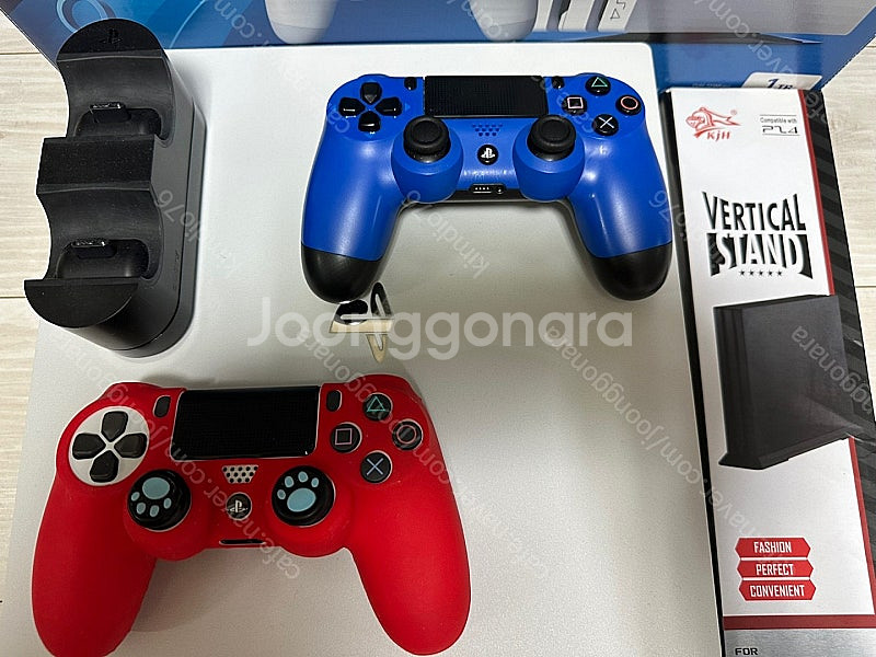 PS4 플레이스테이션 1Tb 최신 공정 화이트 팝니다....--1
