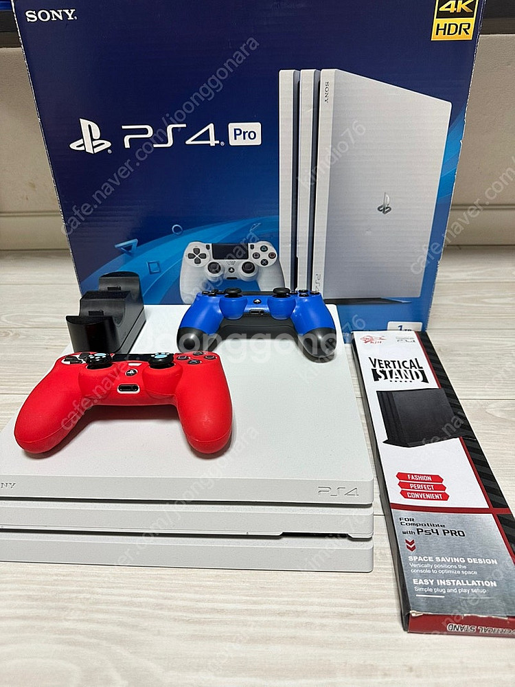 PS4 플레이스테이션 1Tb 최신 공정 화이트 팝니다....--2