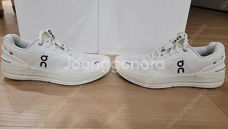 온러닝 더 로저 프로 Roger Pro 테니스화 팝니다 270--4