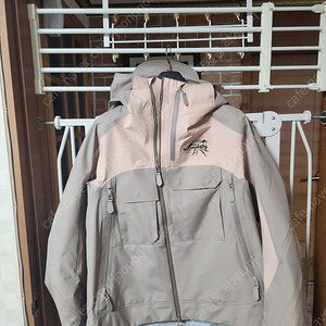 명품 white mountaineering(ecco) 등산복 상의 / 새제품 판매