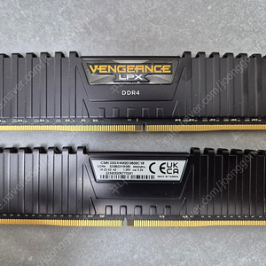 커세어 벤전스 lpx ddr4 3600 c18 32g 팝니다.