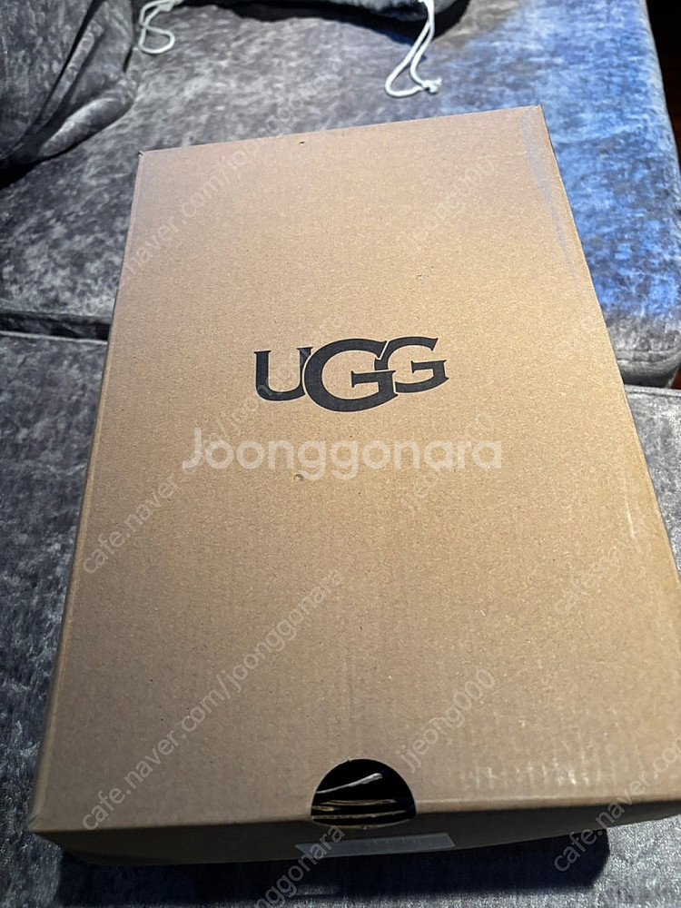 어그 타스만 체스트넛 새상품 250 US8 팝니다.--2
