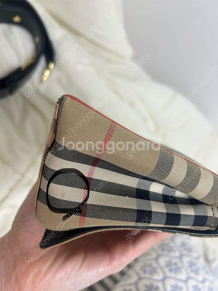 버버리 미니 크로스백--1