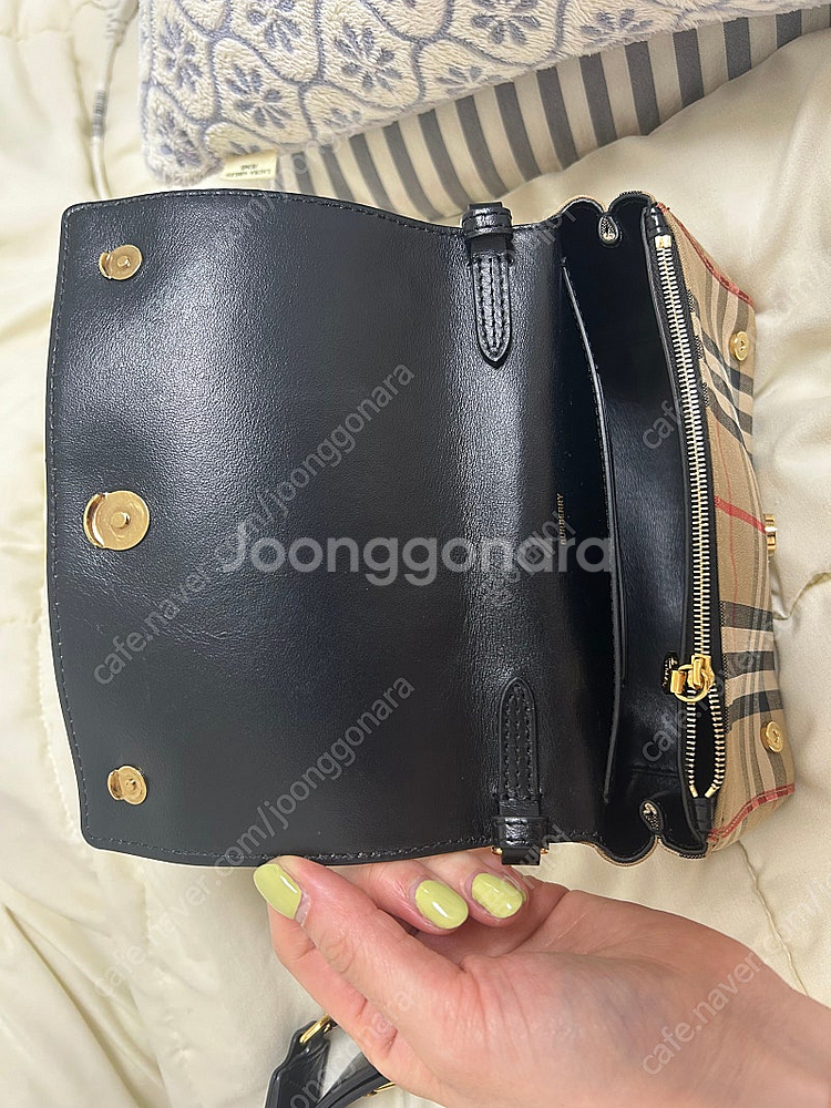 버버리 미니 크로스백--2