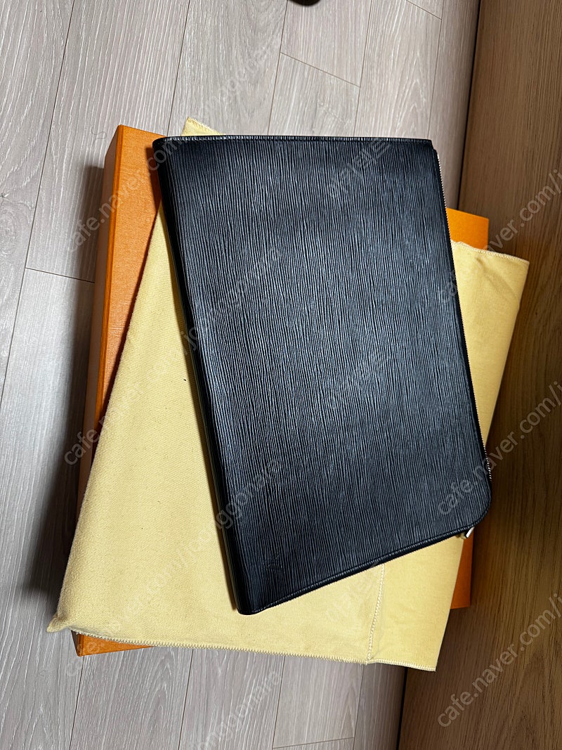 루이비통 클러치 포쉐트주르 GM 에삐 노이어