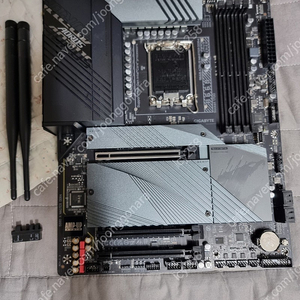 기가바이트 GIGABYTE B660 AORUS MASTER D4 제이씨현 택포 15