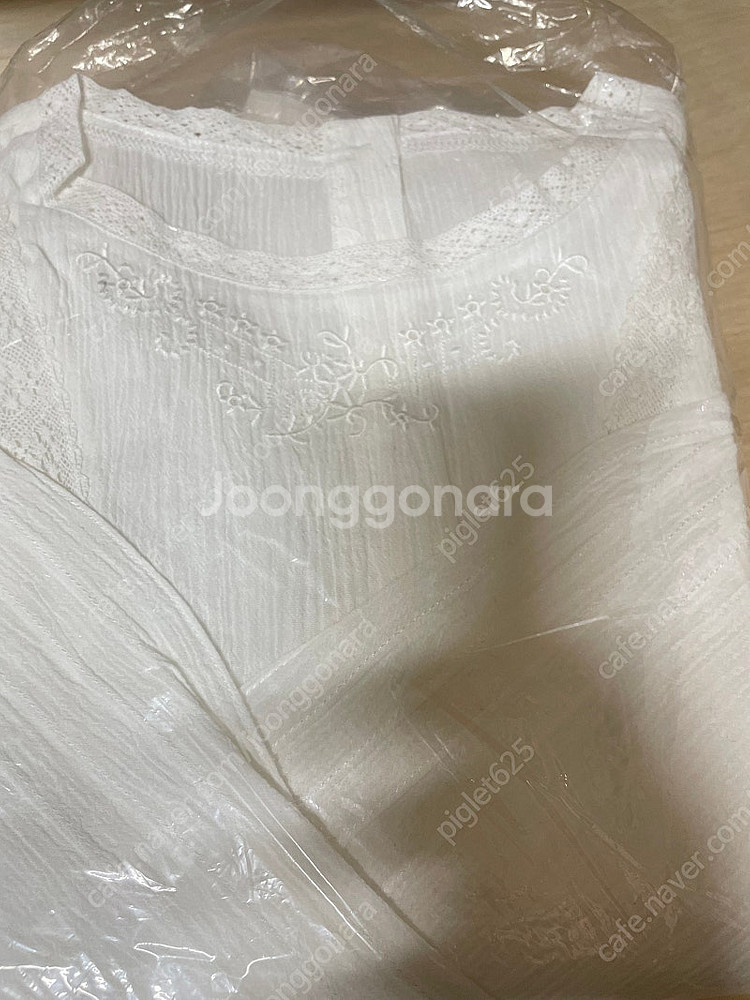 본빠옹 자수핀턱레이스블라우스, 본빠옹 블라우스--1