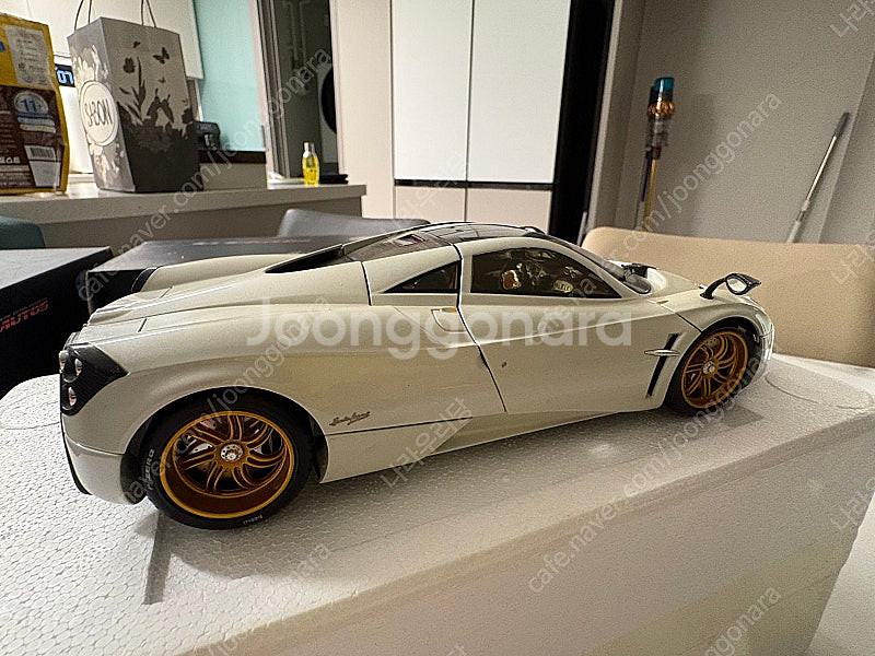 1:18GT오토스 파가니와이라 화이트블루 일괄--7