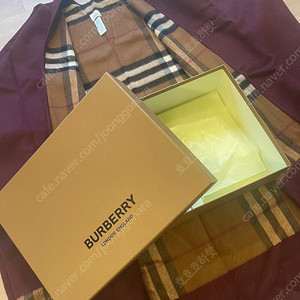 Burberry 버버리 롱자이언트 체크 보더 케이프