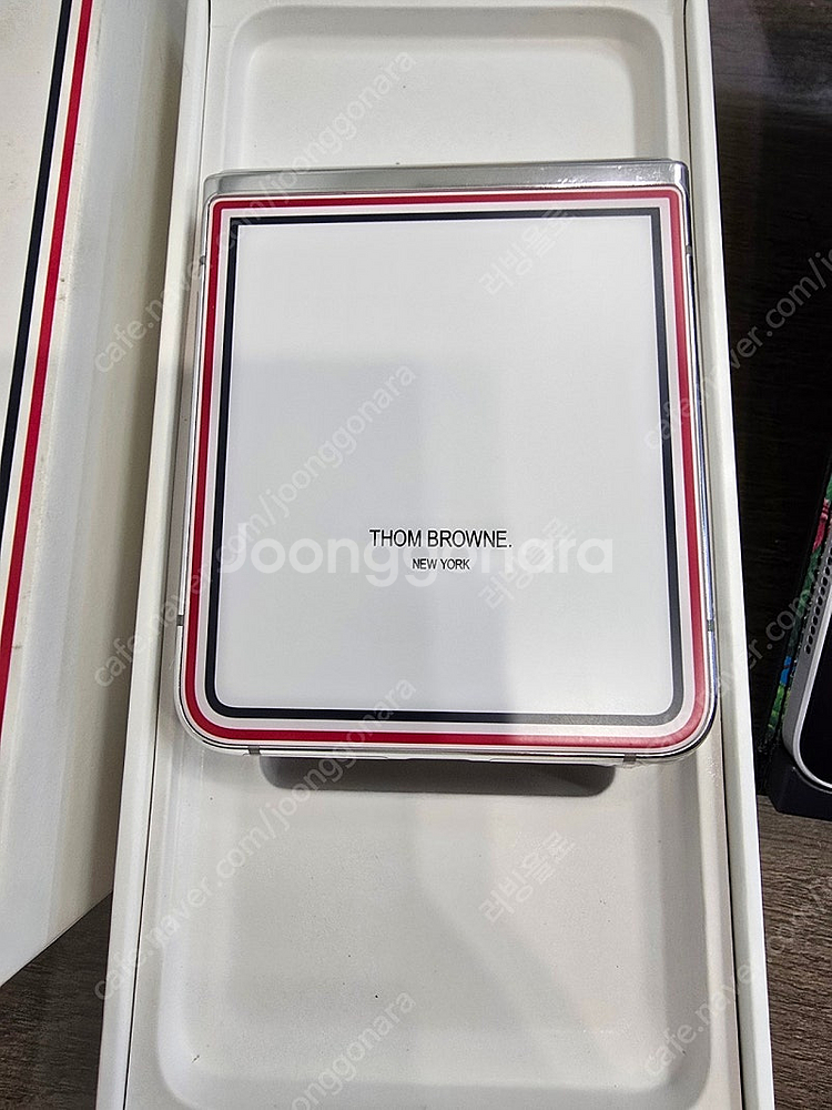 삼성 갤럭시 Z플립3 톰브라운에디션 팝니다. (쿨거래시 가격 협의가능)--2