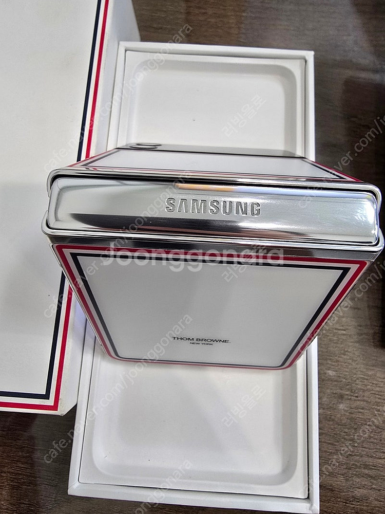 삼성 갤럭시 Z플립3 톰브라운에디션 팝니다. (쿨거래시 가격 협의가능)--3