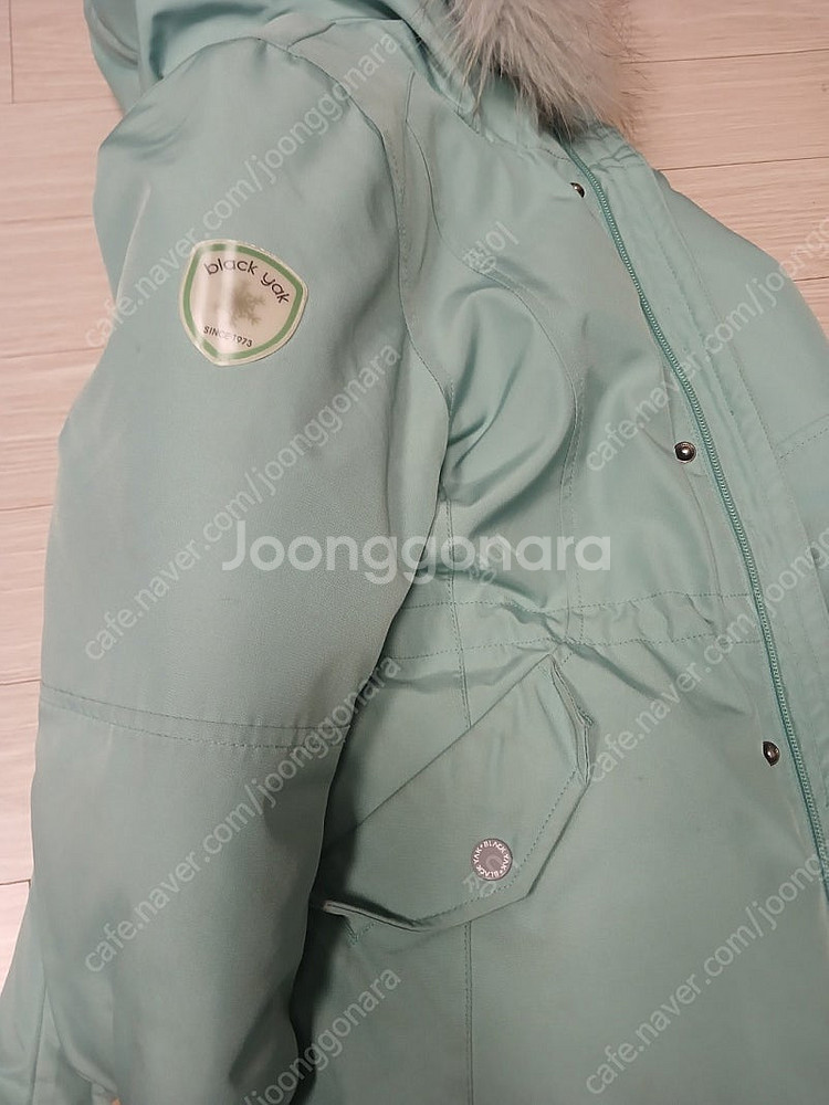 블랙야크 여아구스다운 민트색 130사이즈 중기장--2