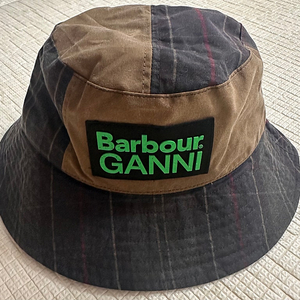 Barbour X Ganni 버킷햇 M-L사이즈