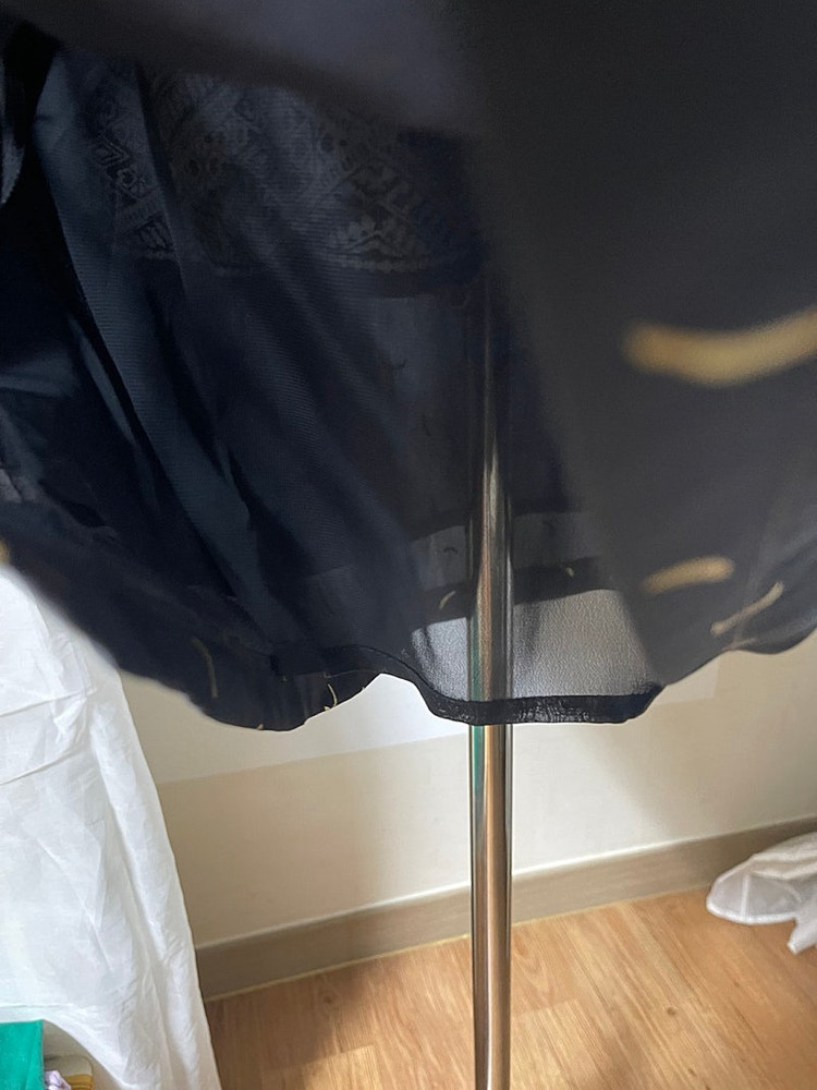 미착용 새옷 S 루즈핏 금박무늬 쉬폰 원피스 써스데이--5