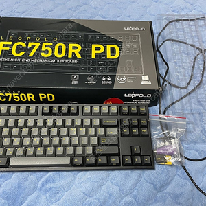 레오폴드 FC750R PD 갈축 기계식 키보드 팝니다.