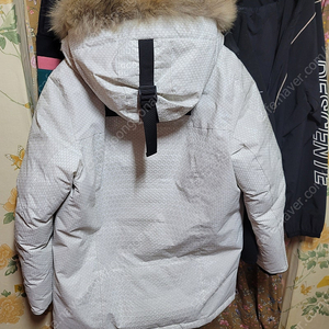 코오롱 안타티카 리미티드 에디션 태양의 후예 송중기 패딩 (100) 판매 합니다