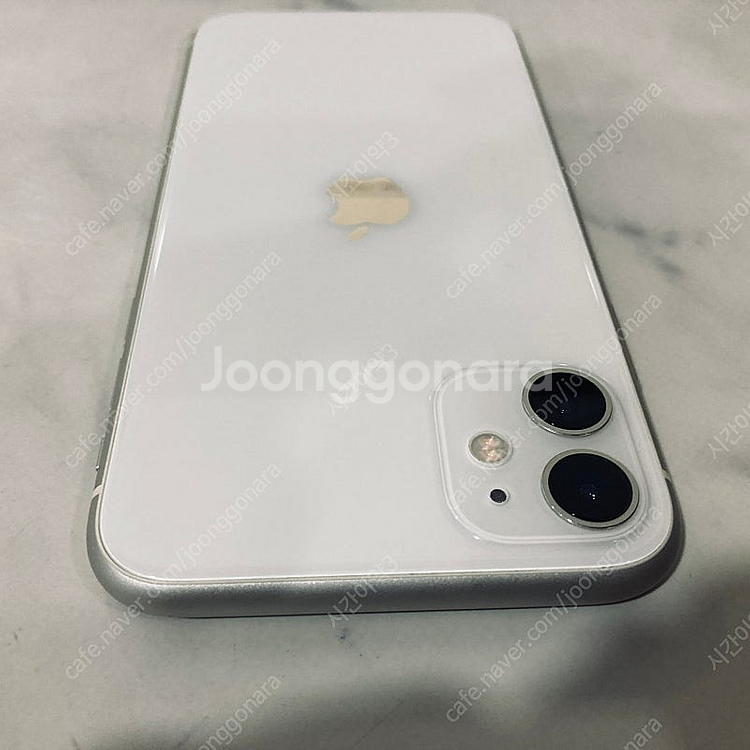 아이폰11 화이트 64G 아주깔끔한기기 17만원 판매합...--4