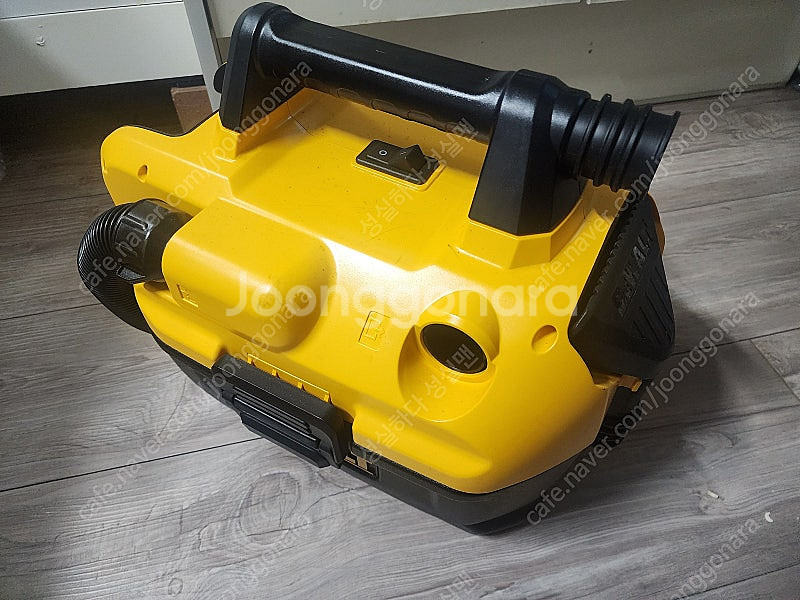 dcv580 디월트 집진기 팝니다.--1