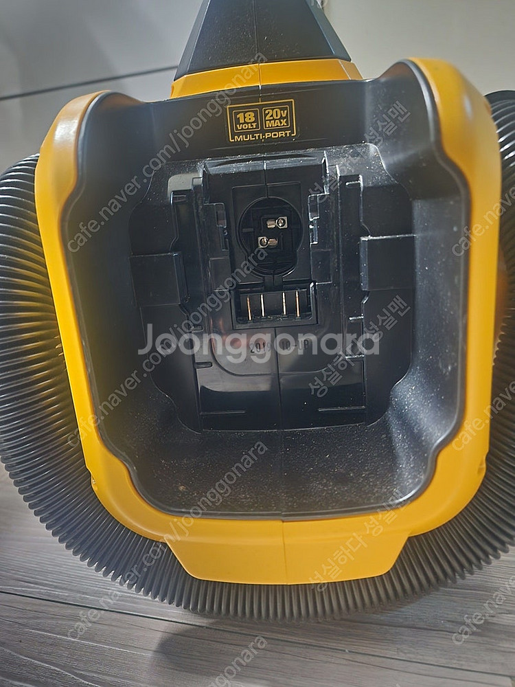 dcv580 디월트 집진기 팝니다.--3