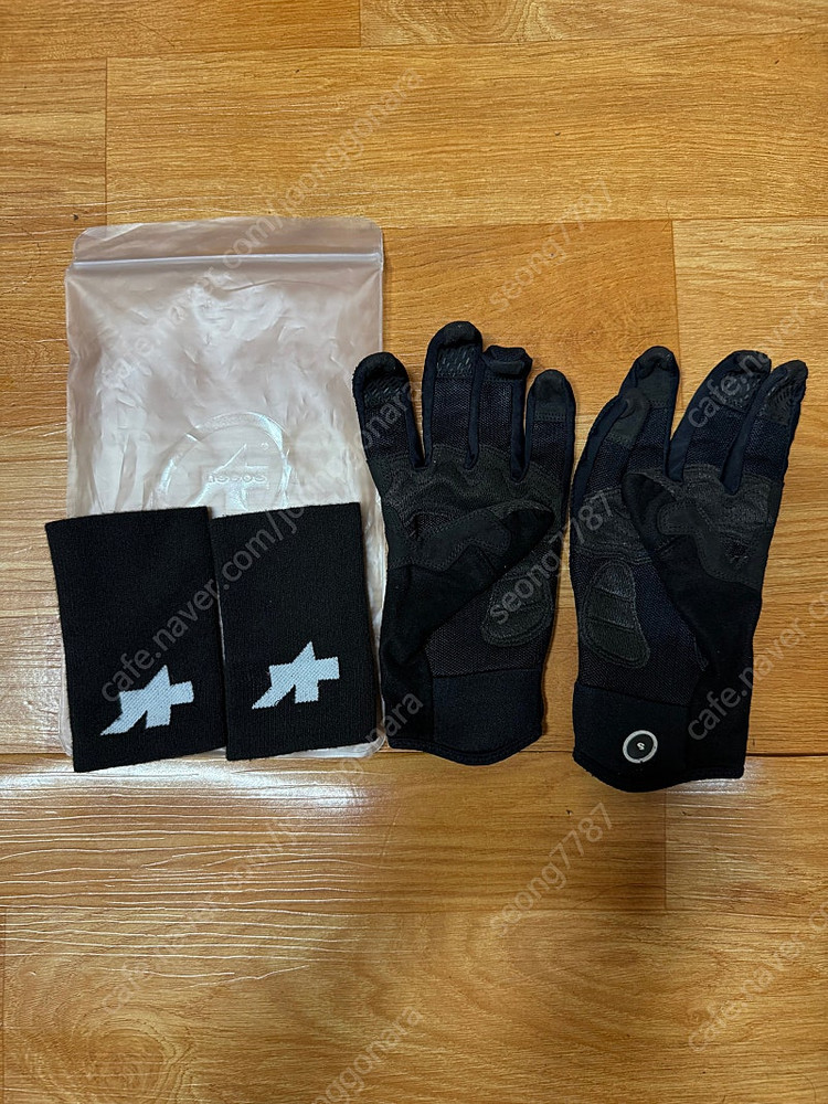 아소스. 트레일FF장갑 사이즈S. 팔목밴드.팔 쪽에 작용하는 니워머. 사이즈S/M. 세가지. 셋트. 판매. 택포--3
