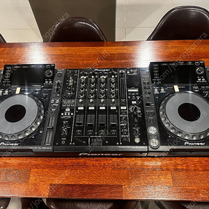 CDJ 2000 NXS & DJM 900 NXS