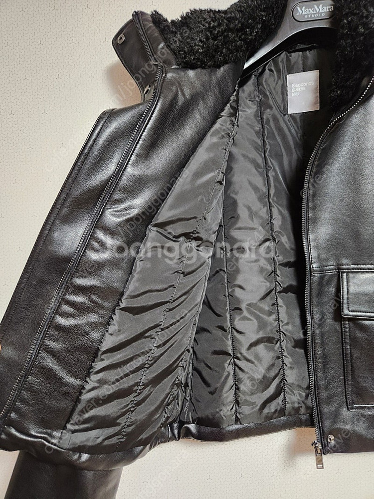 에잇세컨즈 페이크레더 무스탕 숏패딩--2