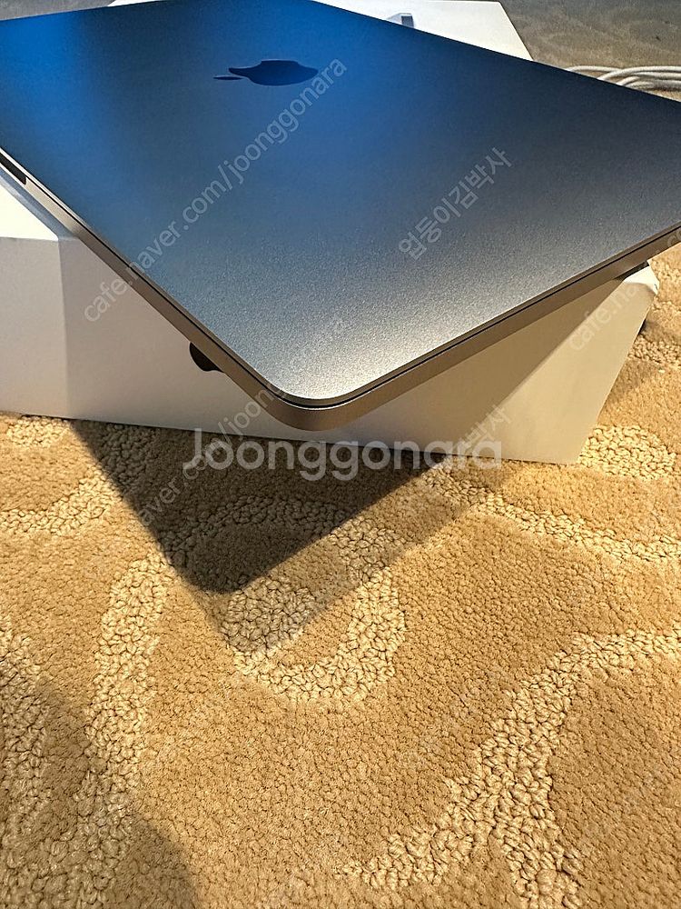 2016 맥북프로 13인치 터치바 8G 256G AA급--2
