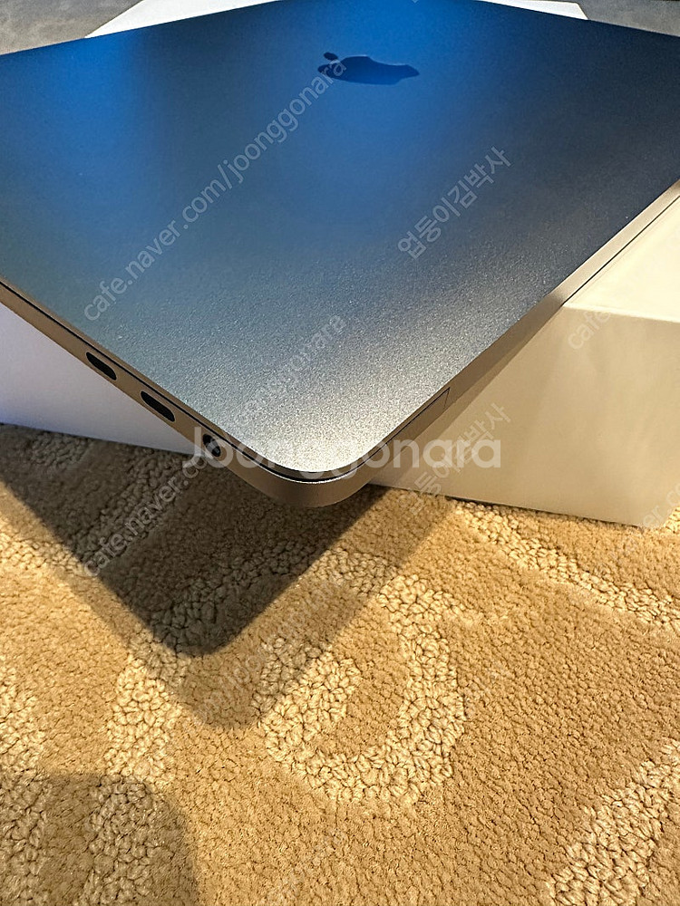 2016 맥북프로 13인치 터치바 8G 256G AA급--3