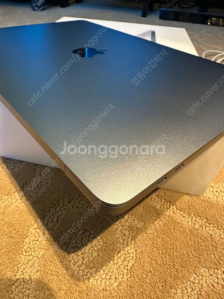 2016 맥북프로 13인치 터치바 8G 256G AA급--4