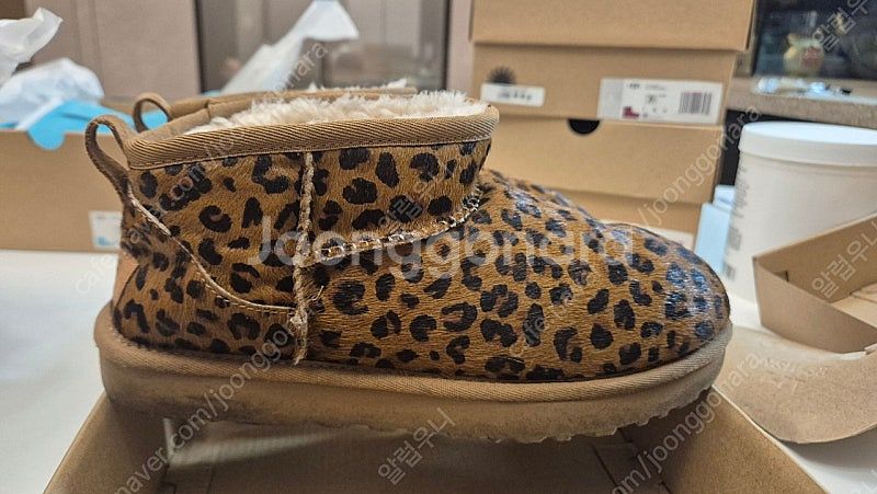 ugg 클래식미니2 울트라 맥시 클로그--9