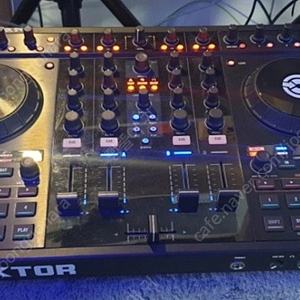 TRAKTOR KONTROL S4 DJ팝니다