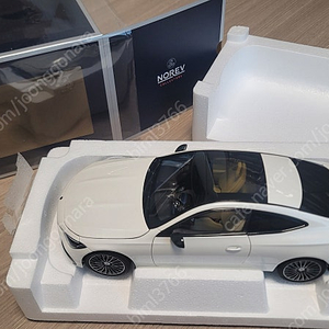 1:18 NOREV / 2024 MERCEDES BENZ CLE COUPE CLASS C236 / WHITE 벤츠 CLE 쿠페 화이트 다이캐스트 모형 팝니다.