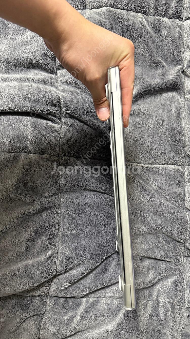 맥북에어 M3 실버 기본형 13인치 판매합니다--3
