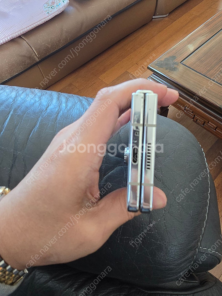갤럭시 폴드5 내부액정파손폰--4