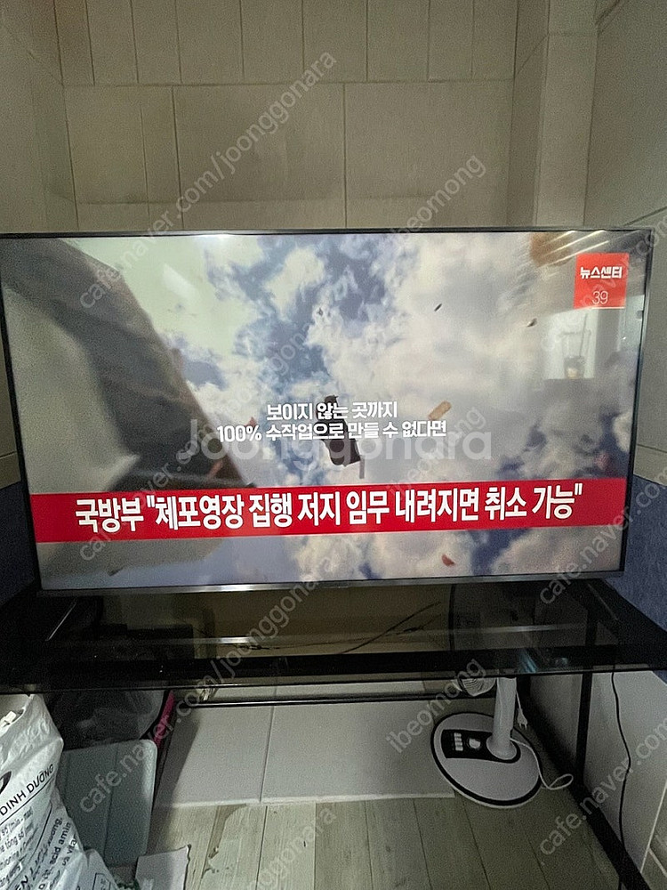 65인치 TV 팝니다. 상태 깨끗합니다.--1