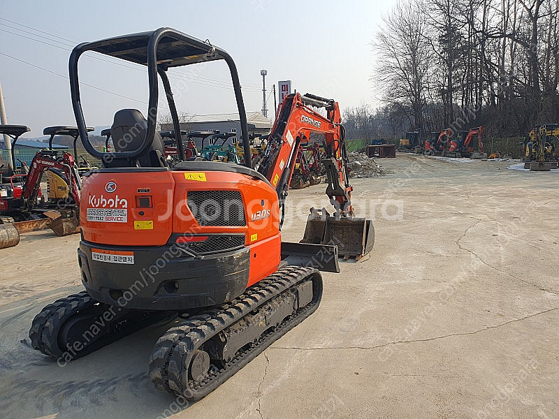 중고미니굴삭기 구보다 U-30 신차급 23년식 코끼리집게 판매--1