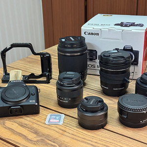 캐논 카메라 M50 + 기본 렌즈 (15-45mm) 포함 풀세트 + 박스 O + 렌즈들 판매합니다.