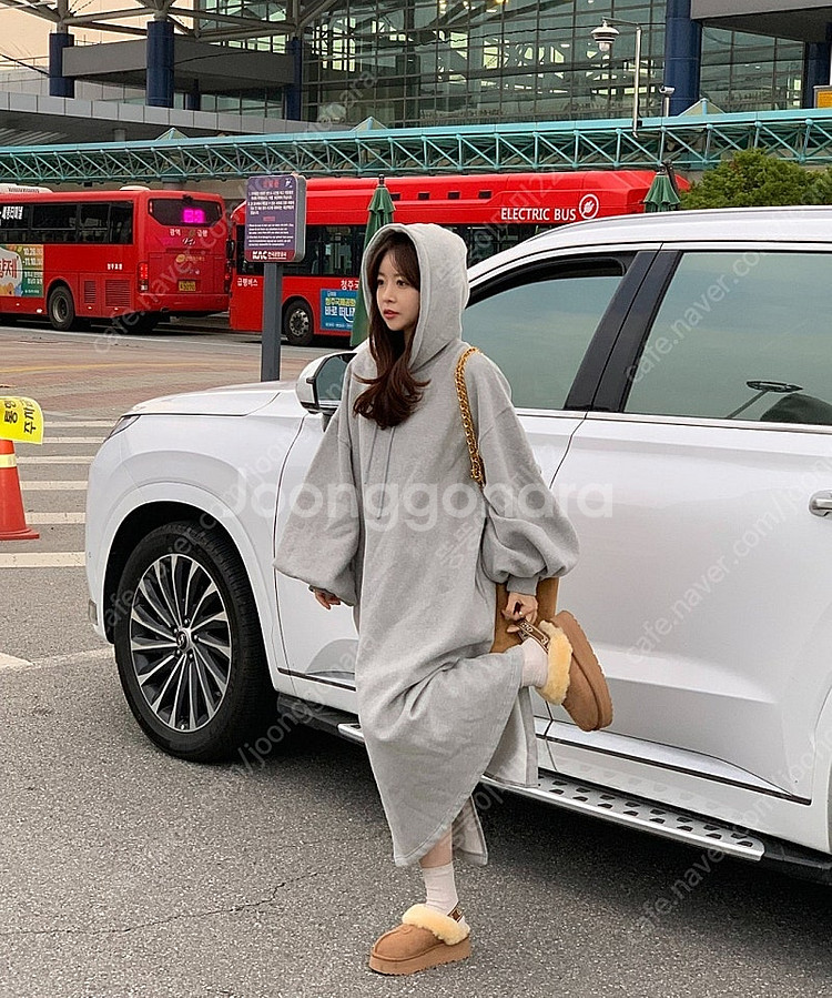 바이씨니 제작 벌룬후드원피스 그레이 새상품 팝니다--0