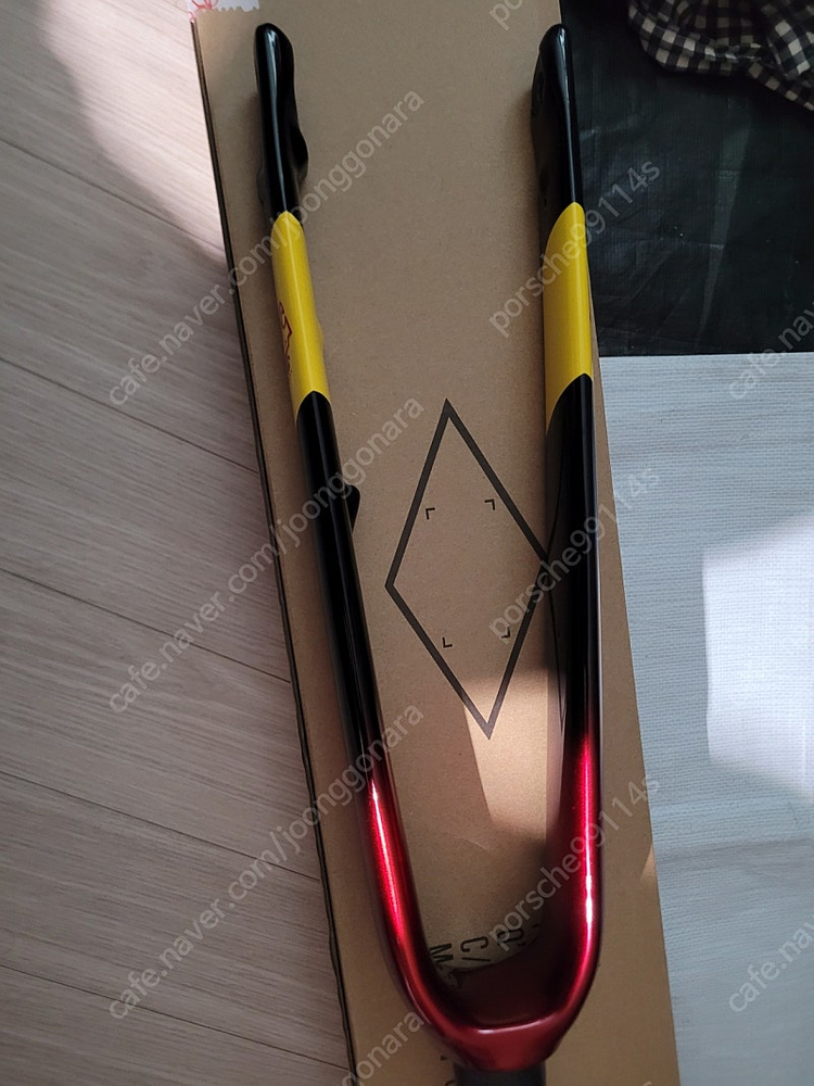 트렉 도마니 4세대 slr 포크 판매합니다. 이미지