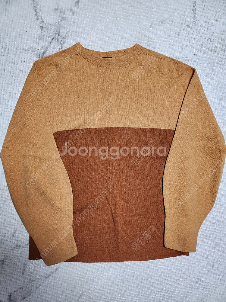 코스모폴리탄줄라이 투톤 스웨터--0