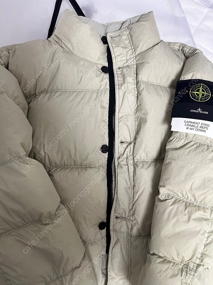 스톤아일랜드 크링클랩스 논후드 패딩 판매합니다--2