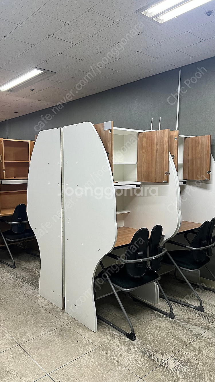 학원 독서실 책상 팝니다.--2