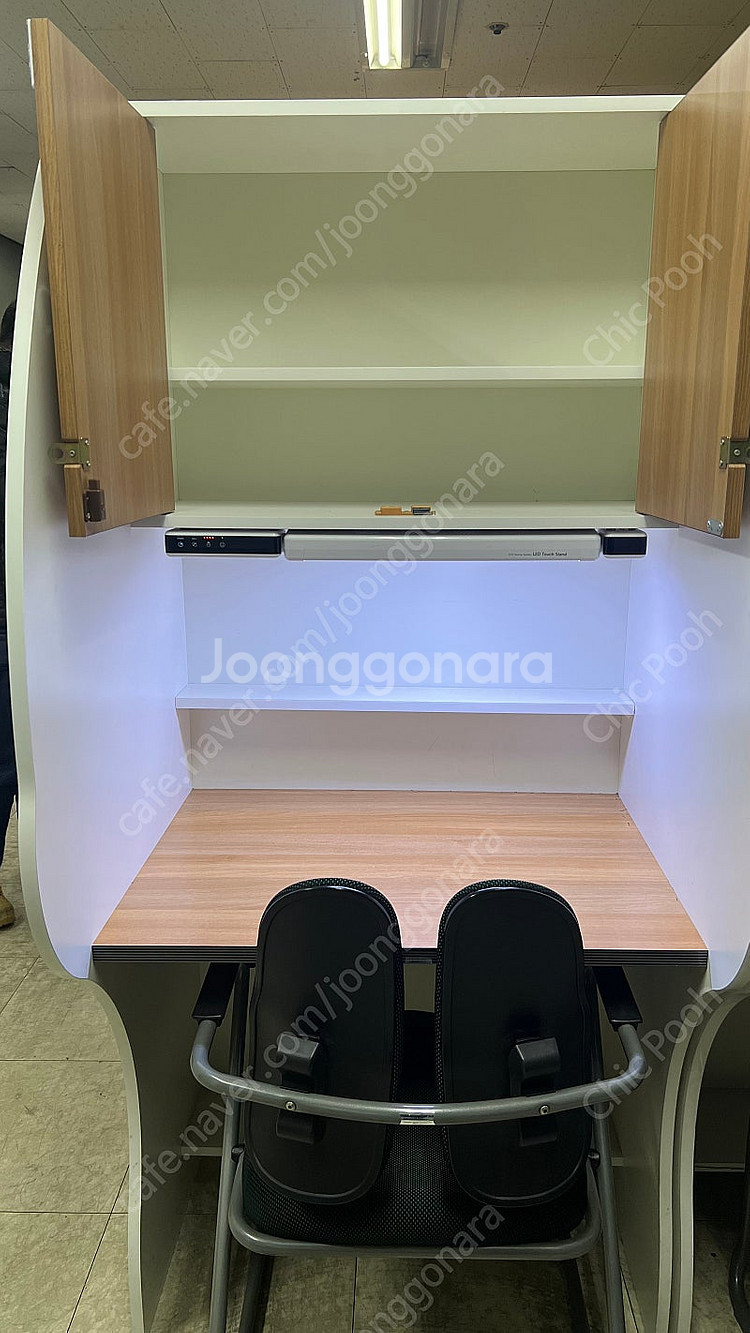 학원 독서실 책상 팝니다.--6