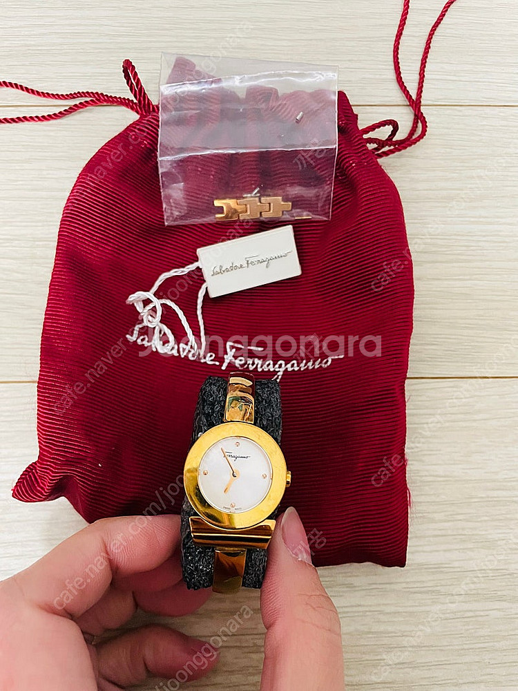 페레가모 간치니 시계 판매--0